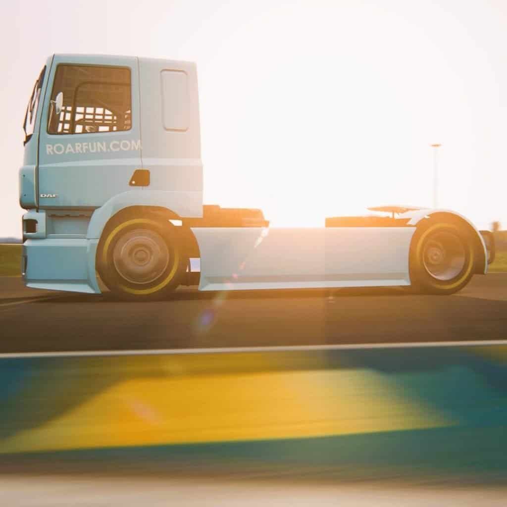 Pronájem simulátoru VR pro nákladní automobily. Pronajměte si nejlepší simulátor kamionu s pohybem, brandingem a obsluhou kdekoli.