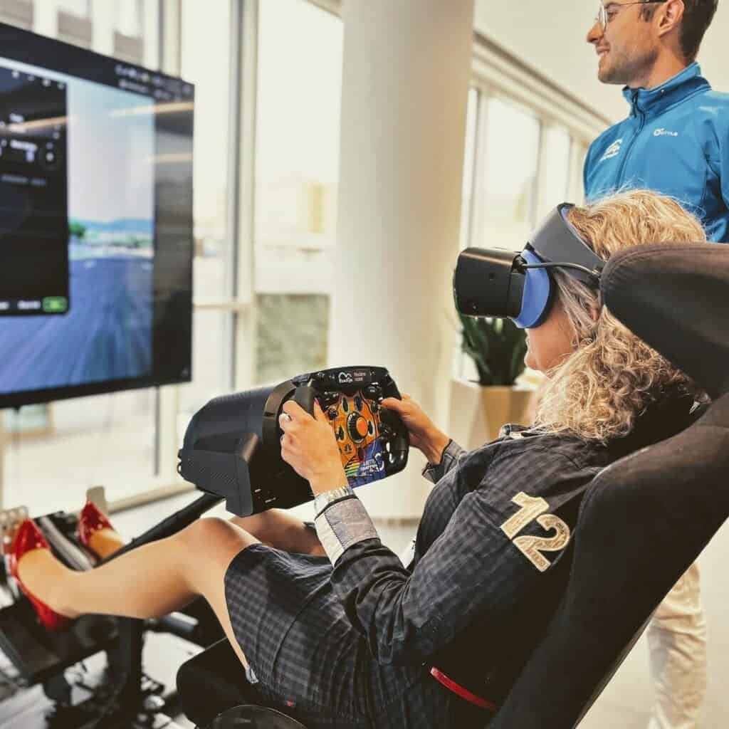 RoarFun spokojení klienti - interaktivní zážitek na klíč pro Arrow. Inspirace na Vaši akci - ARROW VR Formule 1 zážitek, tématika - Virtuální realita a RoarFun Wizard.